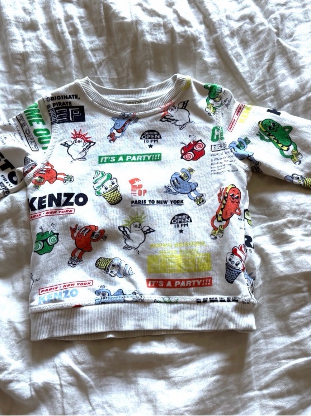 Kenzo Kids sweatshirt features a vibrant, all-over “Food Fiesta" print /size 4